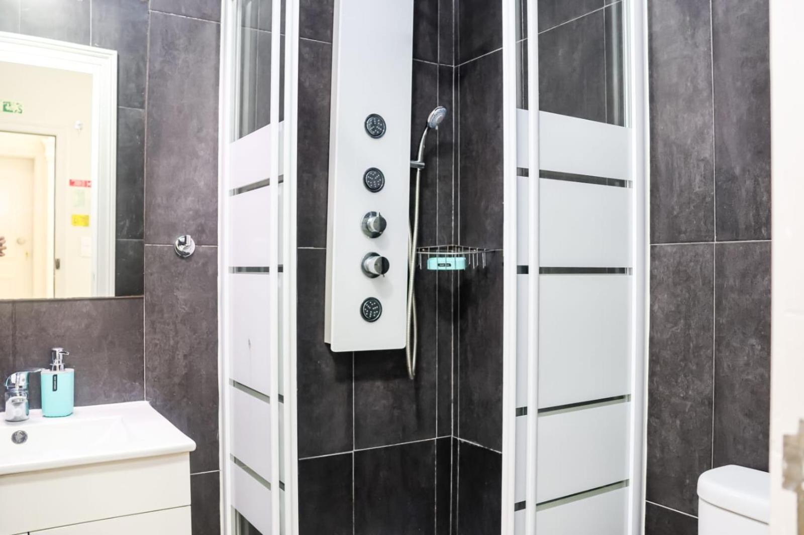 Residencia Queiros - Apartamento T1 リスボン エクステリア 写真